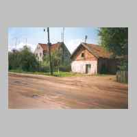 022-1133 Goldbach 19. Mai 1997. Links im Bild das Wohnhaus von Wachtmeister Paul Hennig, rechts Kolonialwaren Zerulla.jpg